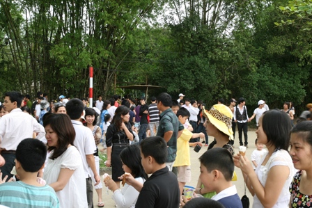 Trước cổng nhà quê ngoại