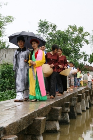 Đi tìm phong cách thơ Hoàng Cầm từ đặc điểm tâm lý người làng Quan họ