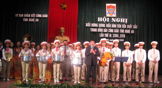 Hội nghị biểu dương điển hình tiên tiến xuất sắc trong đồng bào công giáo tỉnh Nghệ An lần thứ 3 giai đoạn 2005-2010