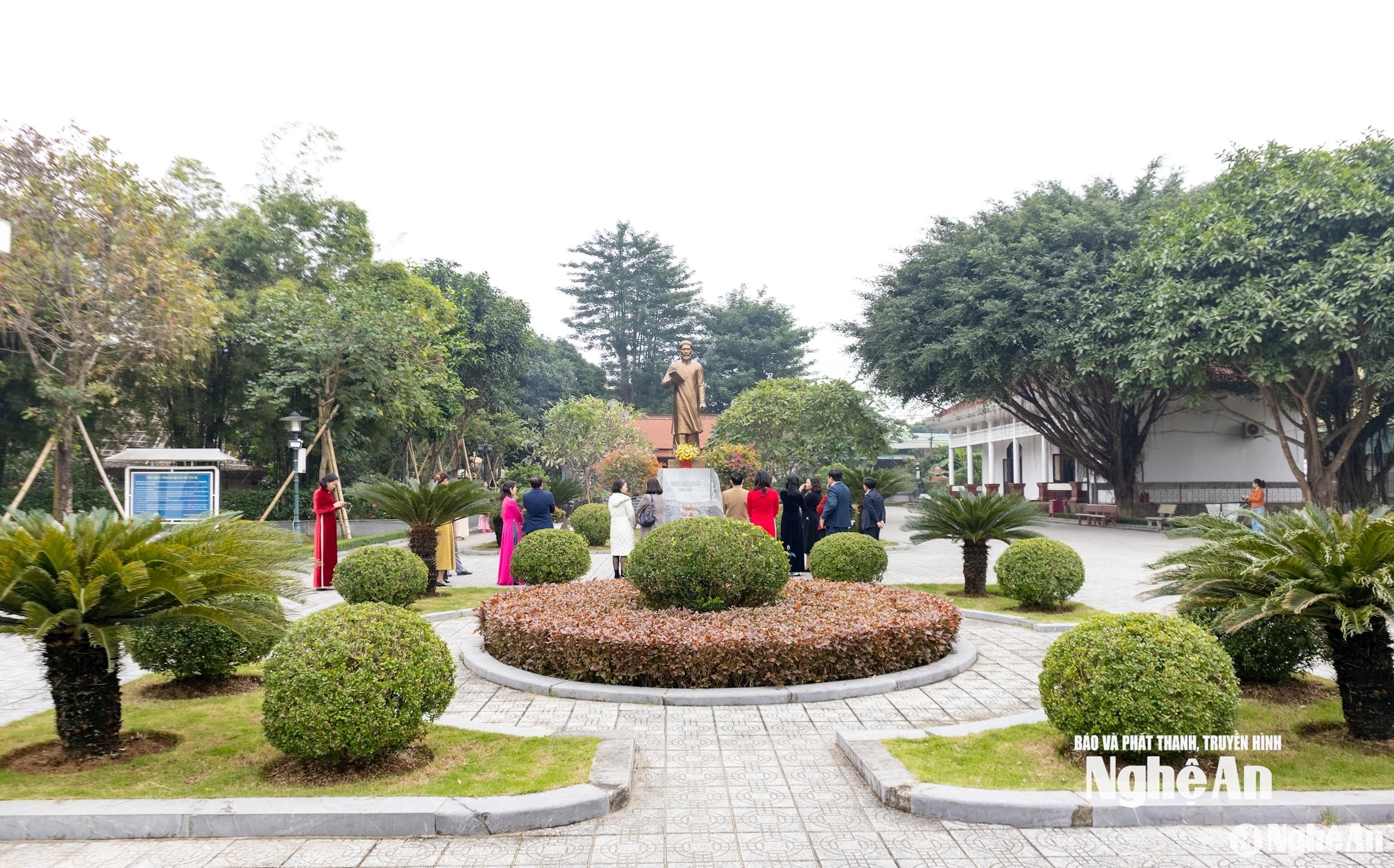 Hơn 500 học sinh Trường THCS Nghi Diên tham gia trải nghiệm tại Khu lưu niệm Phan Bội Châu