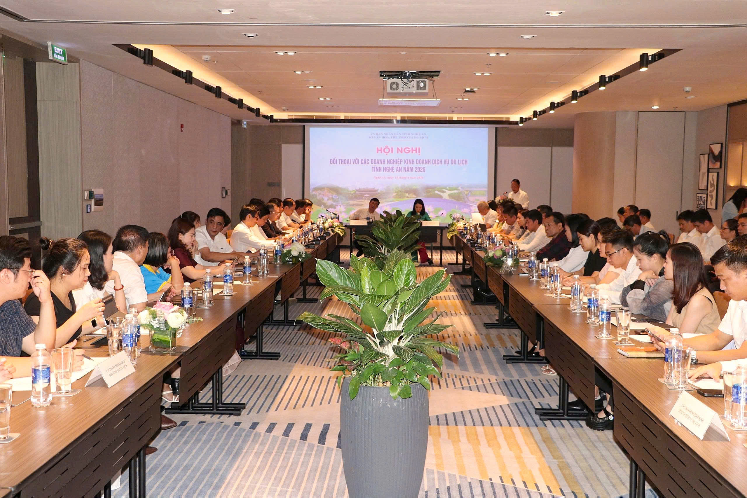 Hội nghị đối thoại với các doanh nghiệp kinh doanh dịch vụ du lịch tỉnh Nghệ An năm 2026