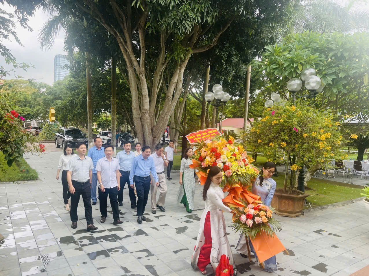 Lãnh đạo tỉnh Nghệ An dâng hương tưởng niệm các liệt sĩ Xô viết Nghệ Tĩnh