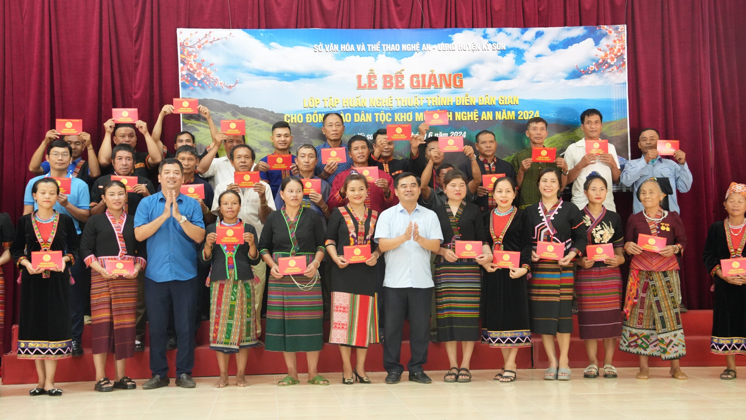 Bế mạc lớp tập huấn nghệ thuật trình diễn dân gian cho đồng bào dân tộc Khơ Mú 2024