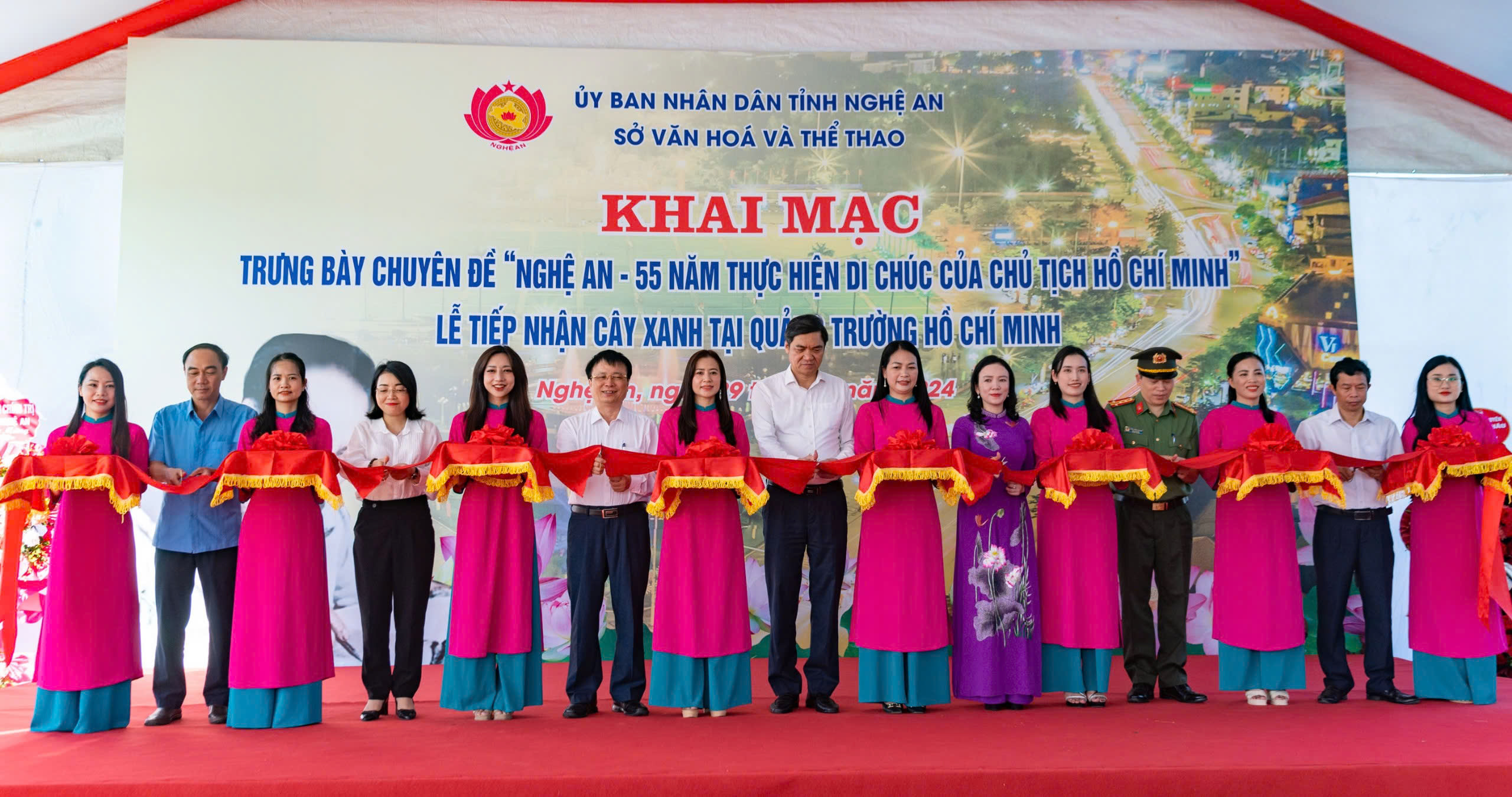 Khai mạc Trưng bày chuyên đề “Nghệ An - 55 năm thực hiện Di chúc của Chủ tịch Hồ Chí Minh”