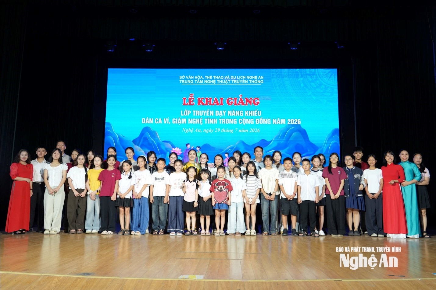 Các thí sinh vòng chung khảo Cuộc thi “Tìm kiếm tài năng Dân ca Ví, Giặm Nghệ Tĩnh” năm 2026 bước vào đợt huấn luyện