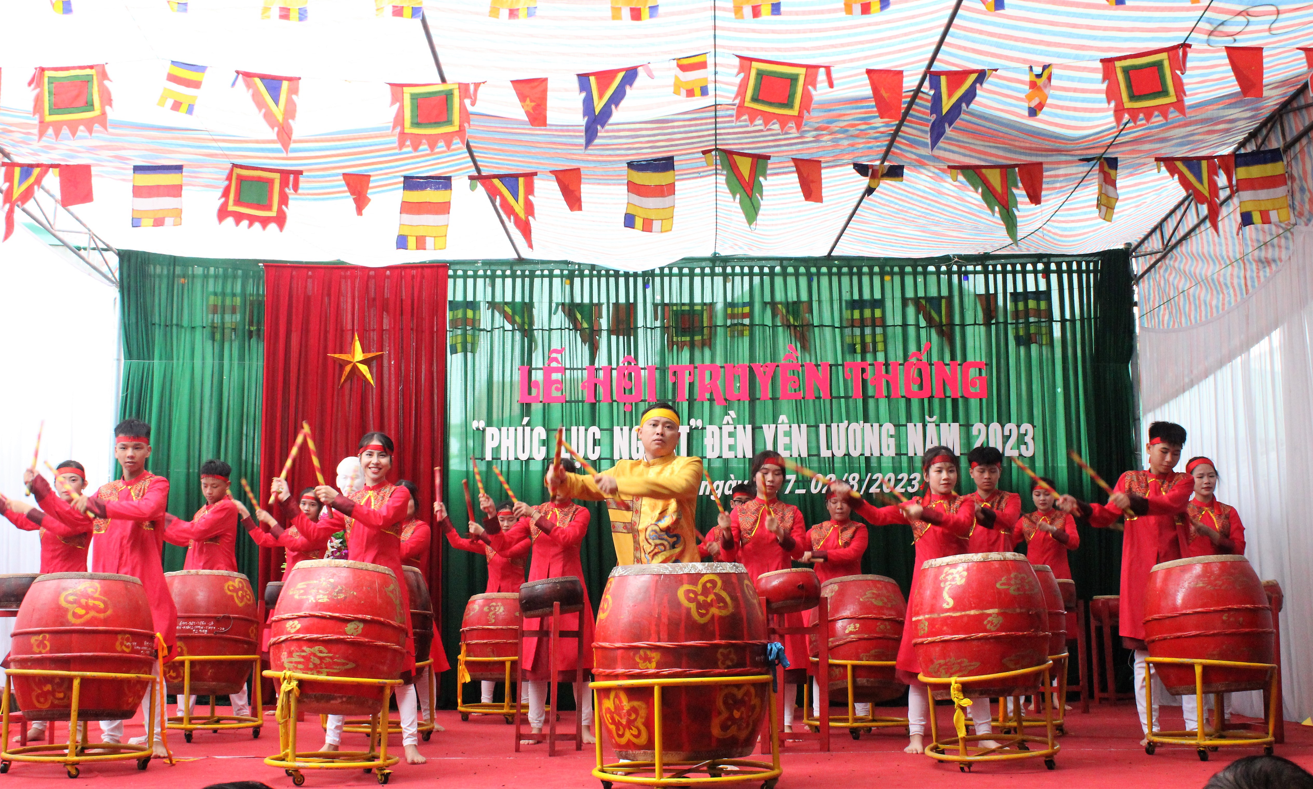 Khai hội “Phúc lục ngoạt” đền Yên Lương, thị xã Cửa Lò