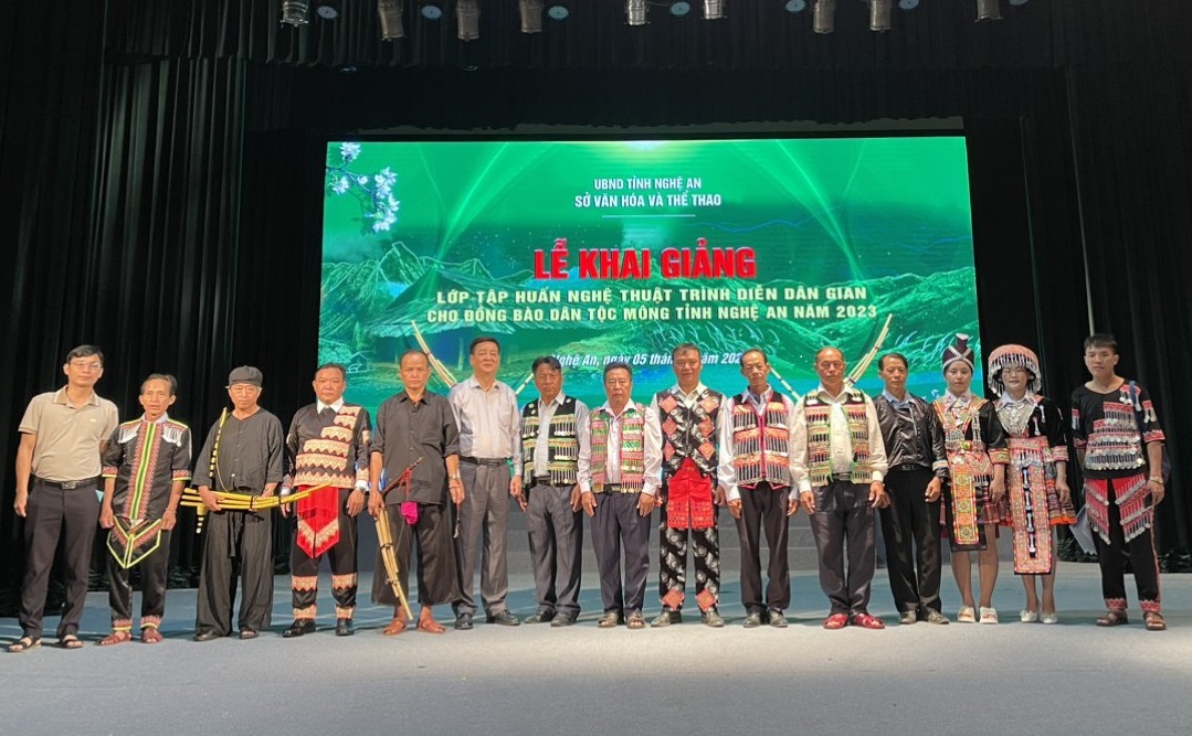 Nghệ An mở lớp tập huấn nghệ thuật trình diễn dân gian cho đồng bào dân tộc Mông