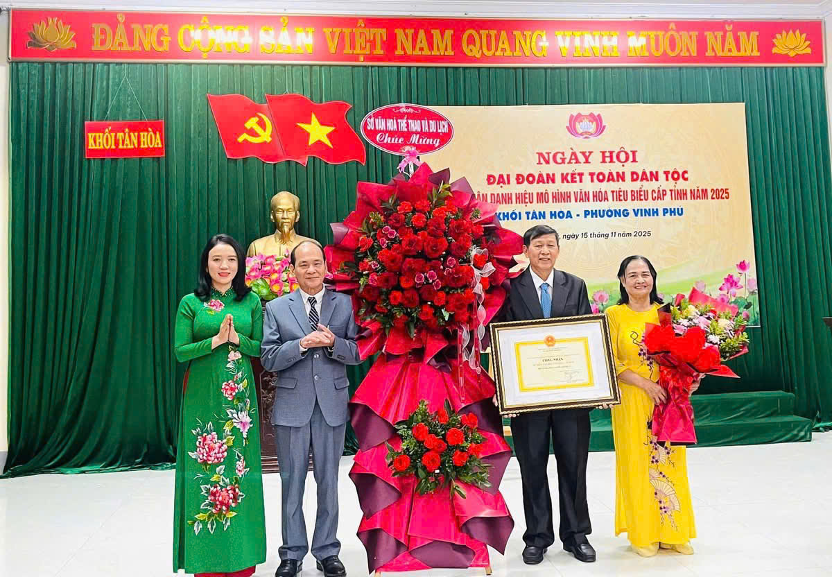 Khối Tân Hòa tổ chức Ngày hội Đại đoàn kết toàn dân tộc và đón nhận danh hiệu Mô hình Văn hóa tiêu biểu cấp tỉnh năm 2025