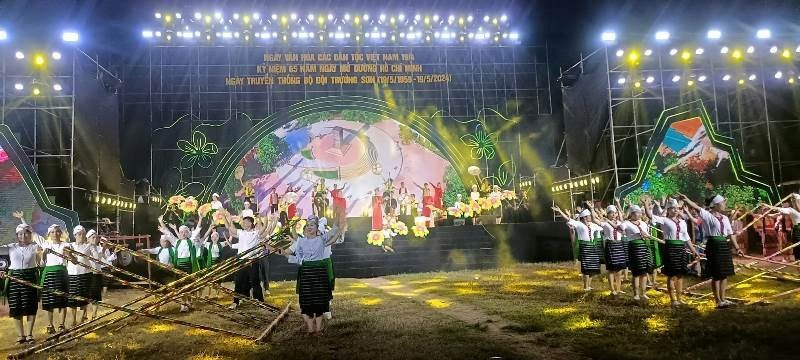 Lung linh sắc màu văn hóa các dân tộc trong chương trình bế mạc Ngày Văn hóa các dân tộc Việt Nam