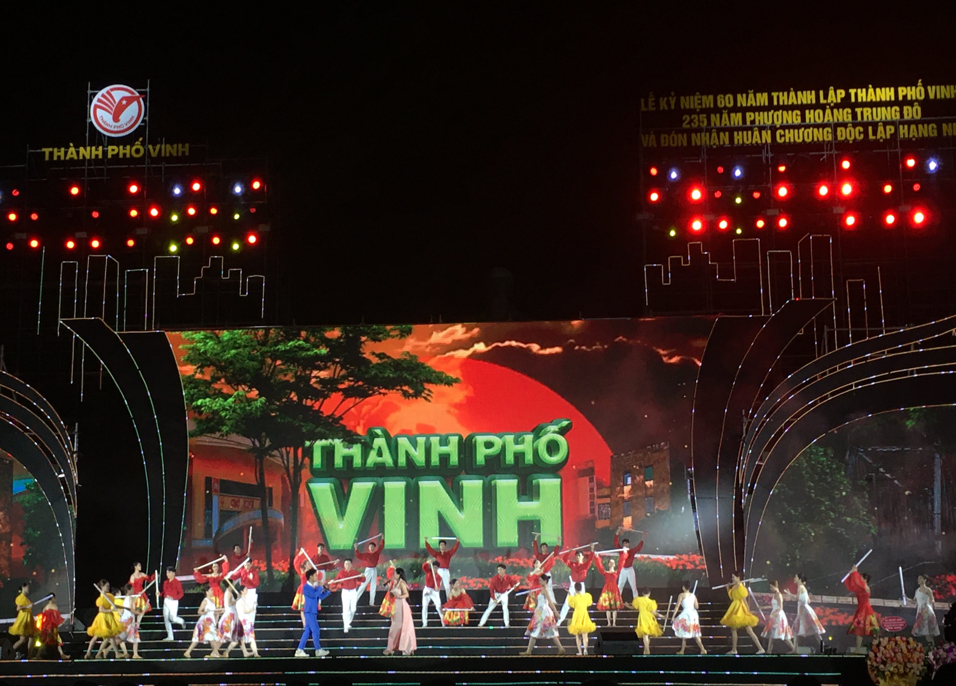 Thành phố Vinh long trọng kỷ niệm 60 năm thành lập, 235 năm Phượng Hoàng Trung Đô, đón nhận Huân chương Độc lập hạng Nhì