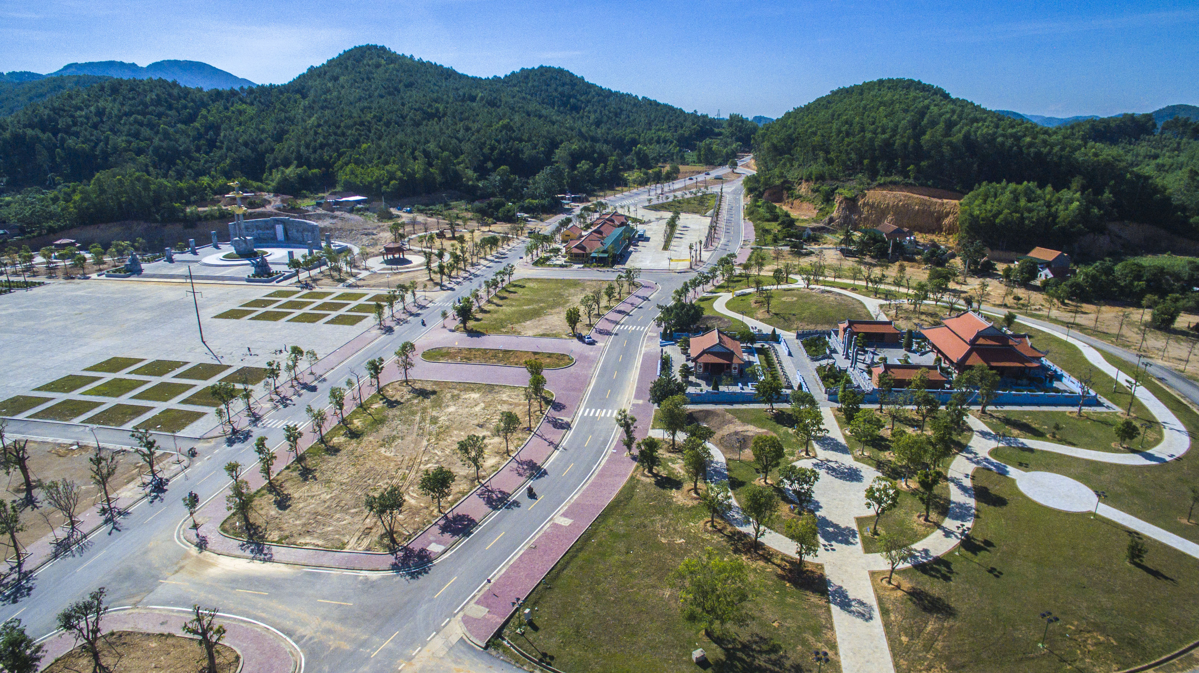 Lễ Tưởng niệm niệm 57 năm ngày hy sinh của 13 anh hùng liệt sĩ Thanh niên xung phong tại Truông Bồn