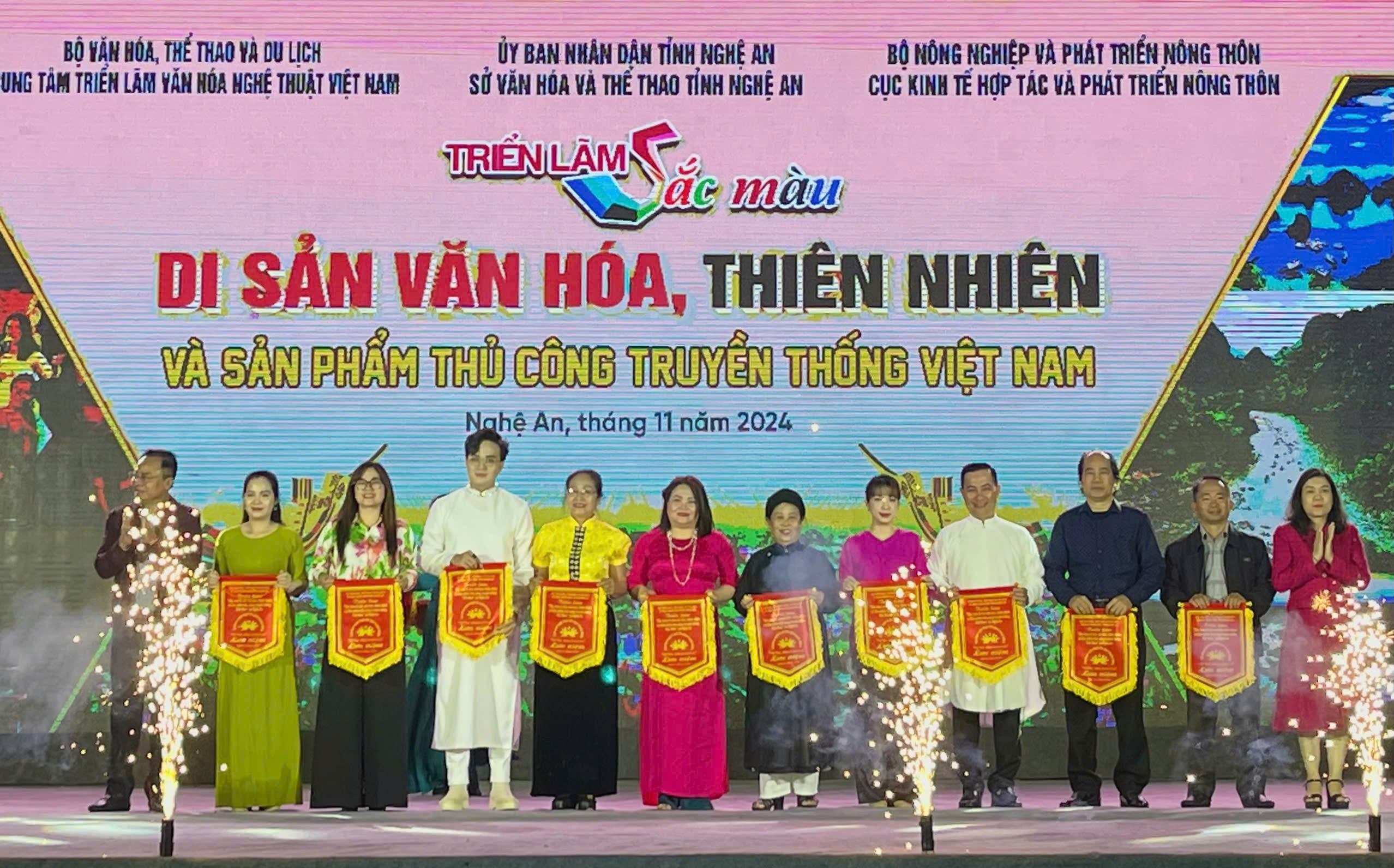 Khai mạc Liên hoan nghệ thuật dân gian truyền thống “Việt Nam - những sắc màu Di sản”