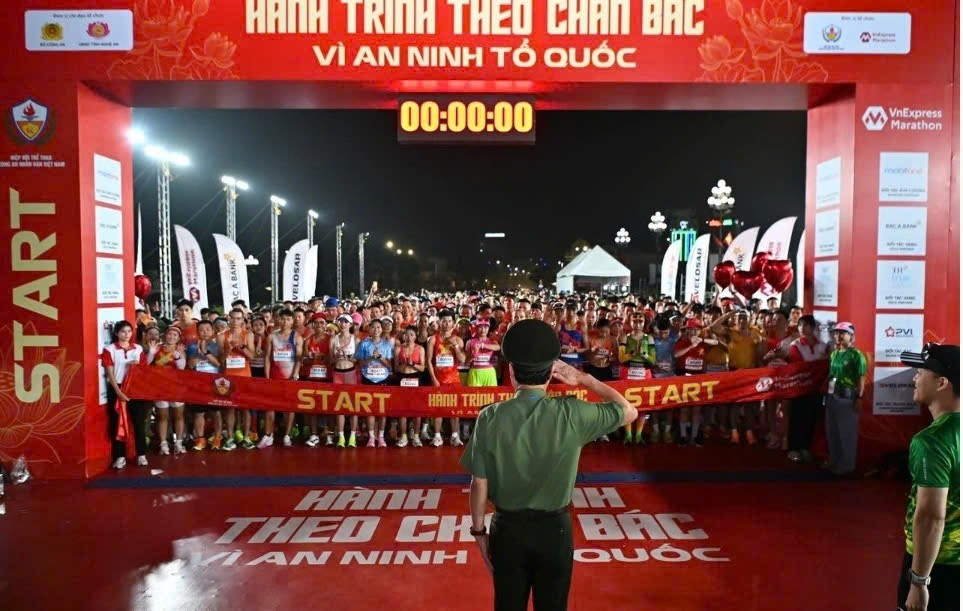 Hơn 2.000 VĐV tham gia Giải chạy “Hành trình theo chân Bác - Vì an ninh Tổ quốc” năm 2025