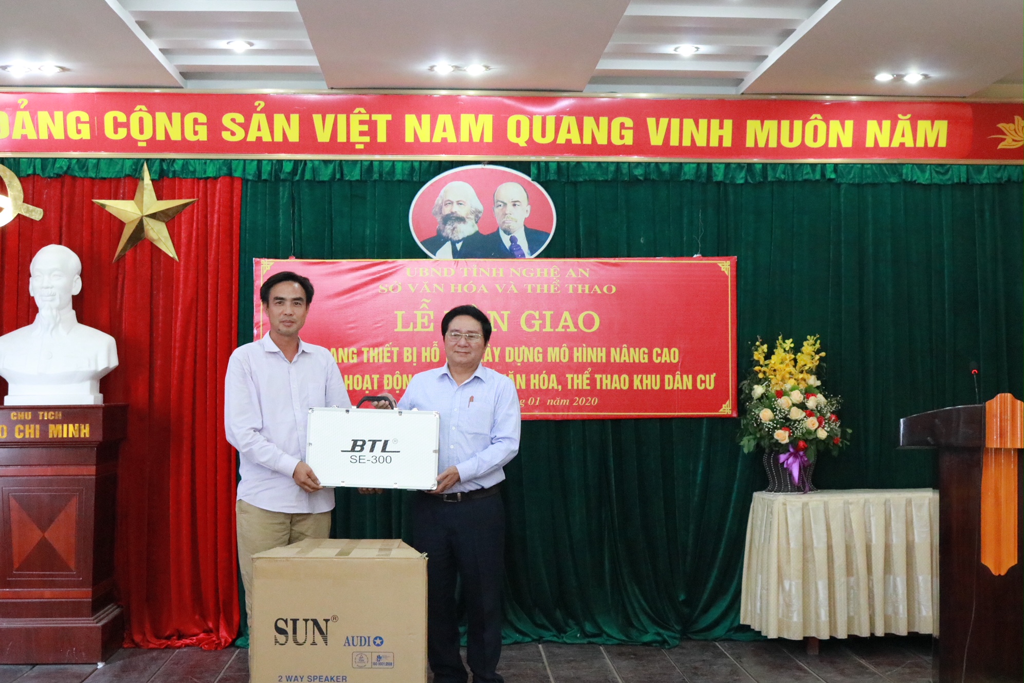 Nghệ An bàn giao trang thiết bị thuộc Chương trình mục tiêu quốc gia xây dựng Nông thôn mới năm 2019