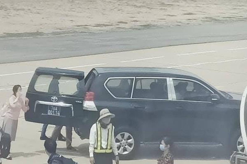 Vụ xe biển xanh vào sân bay: Công bộc dân ai lại hành xử thế!