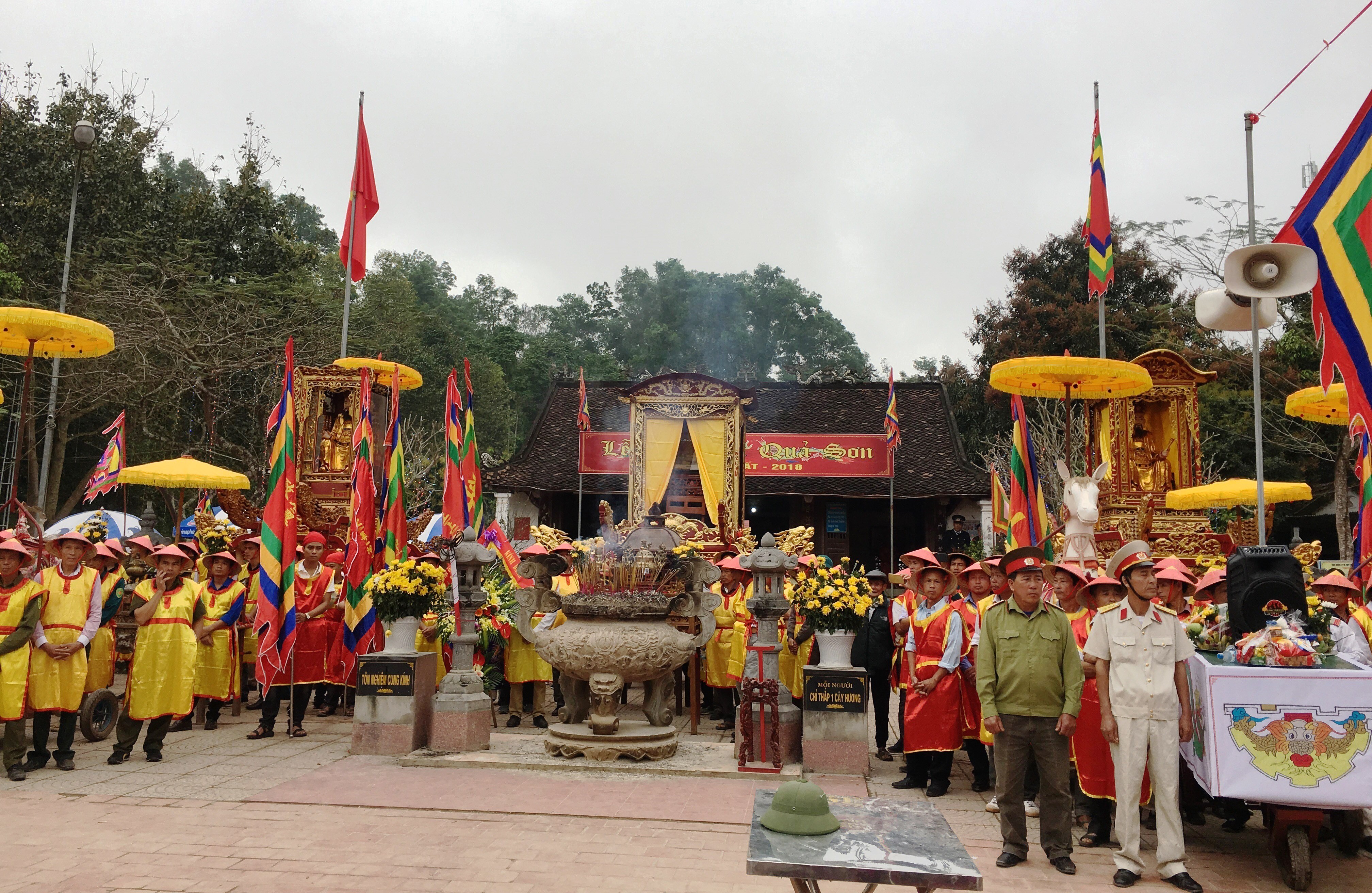 Độc đáo lễ hội đền Quả Sơn