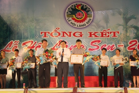 Lễ hội Làng Sen năm 2013