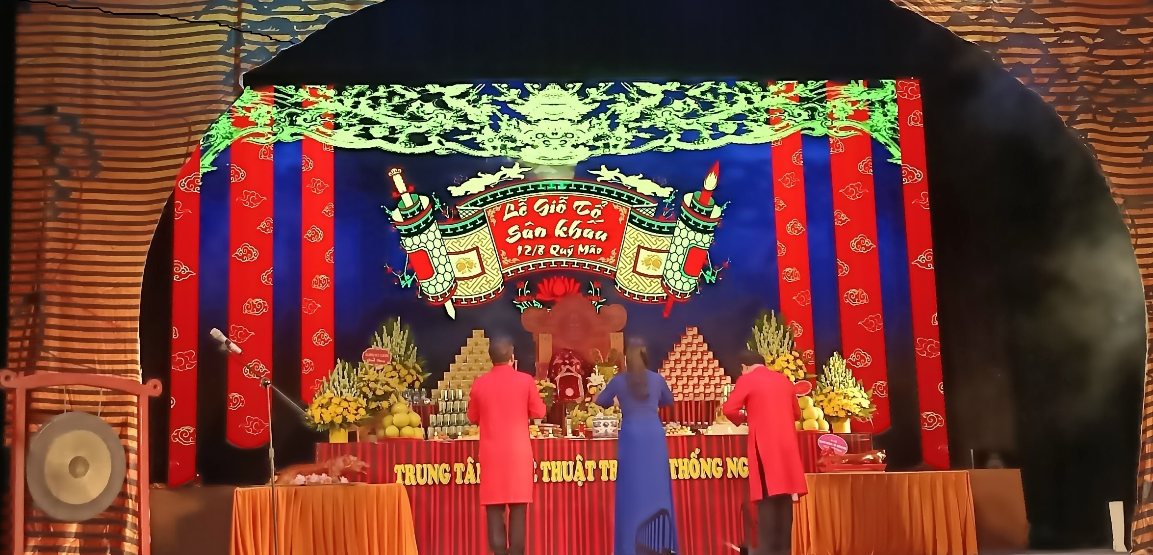 Trang trọng Lễ dâng hương Tổ nghề sân khấu nhân kỷ niệm 65 năm Sân khấu cách mạng Nghệ Tĩnh