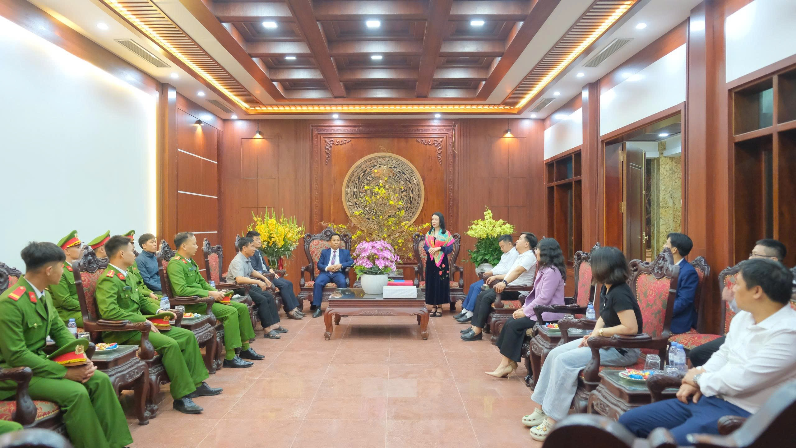 Giám đốc Sở Văn hóa, Thể thao và Du lịch chúc Tết một số đơn vị trong đêm giao thừa