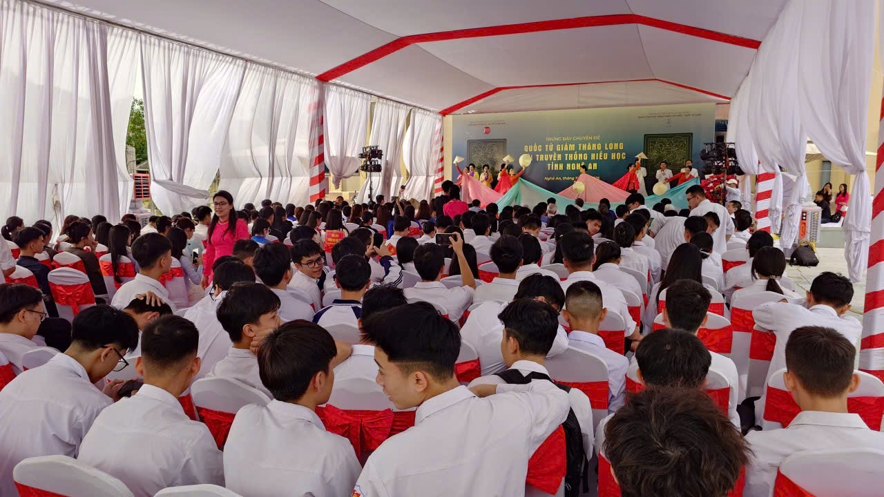 Khai mạc Trưng bày chuyên đề “Quốc Tử Giám Thăng Long với truyền thống hiếu học tỉnh Nghệ An”.