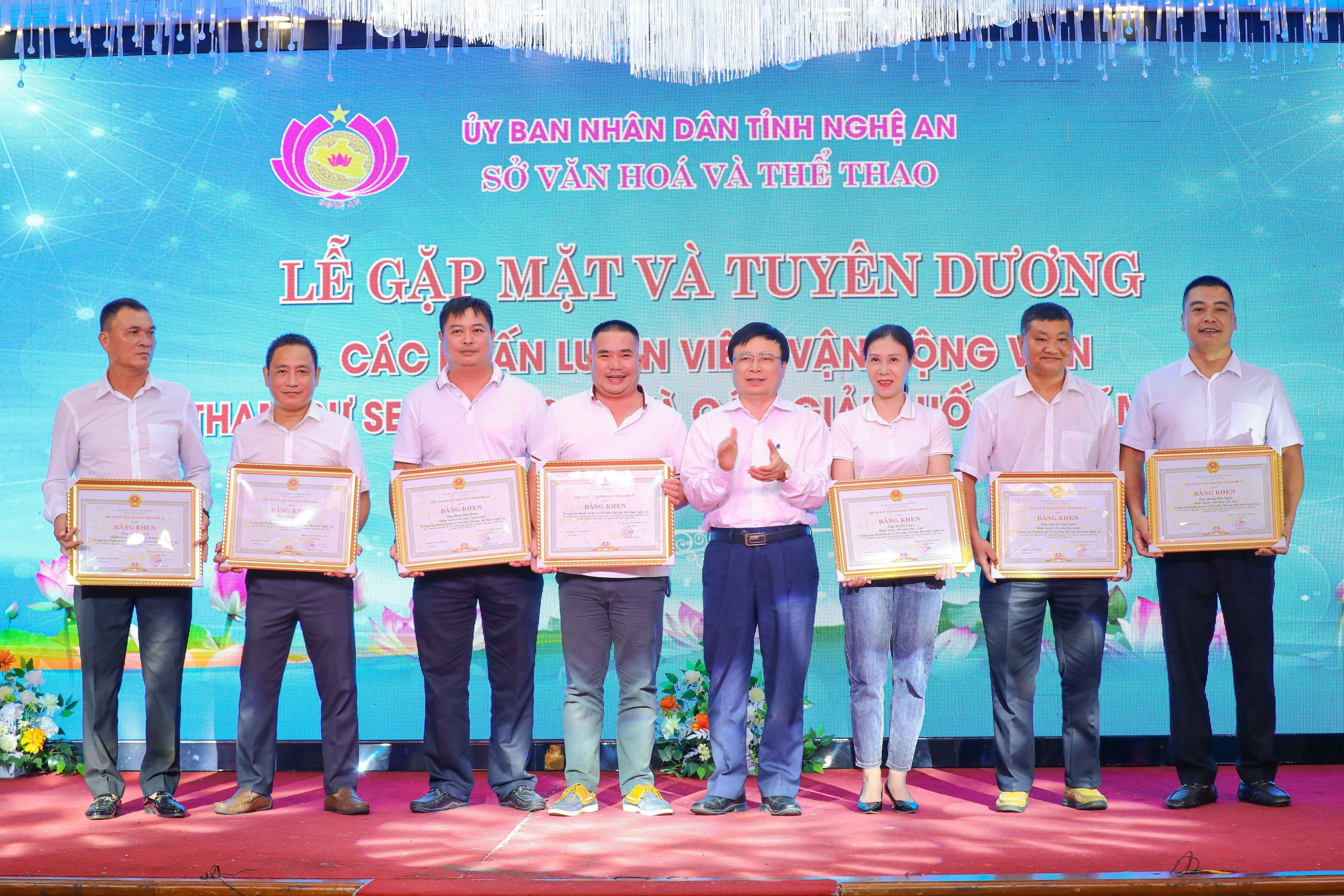 Nghệ An tuyên dương các huấn luyện viên, vận động viên tham dự Sea Games 32 và các giải quốc tế năm 2023