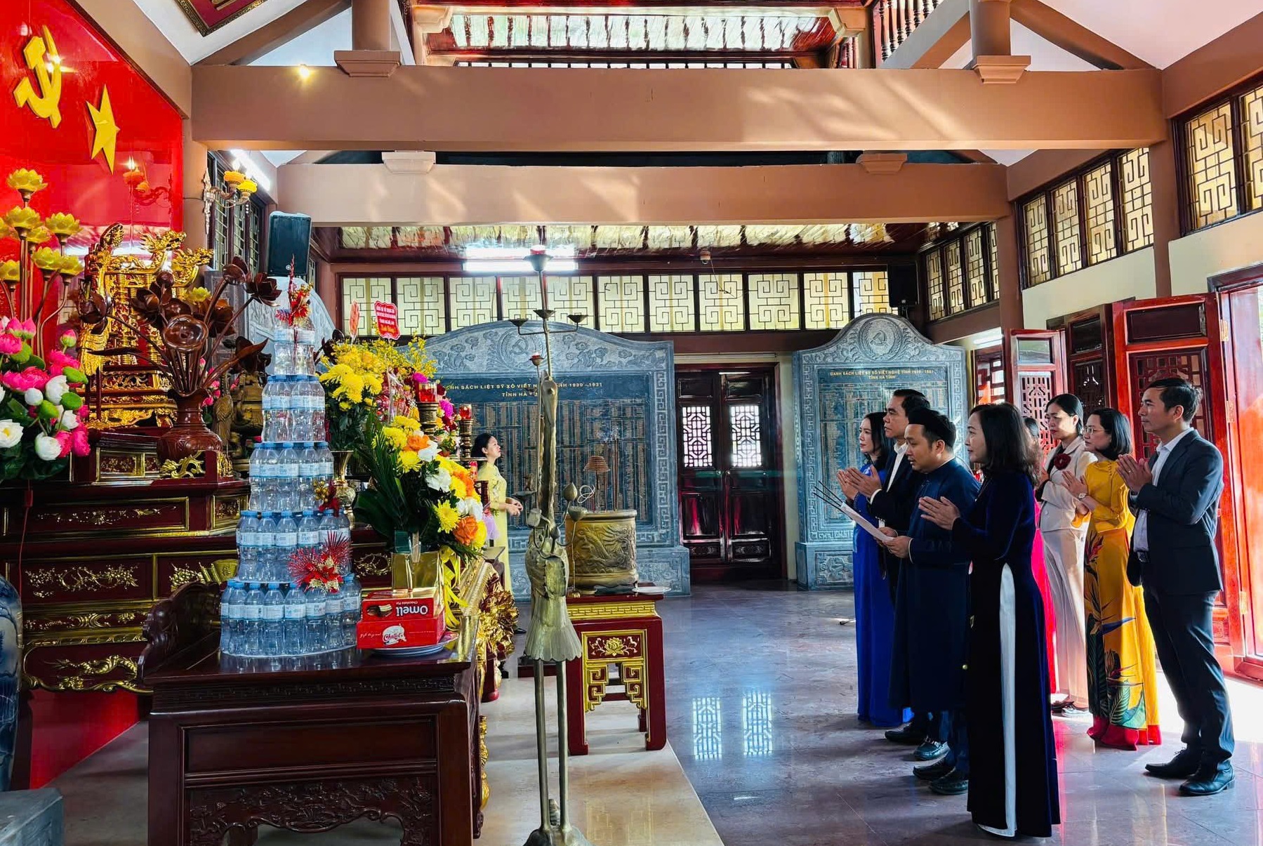 Phó Bí thư Tỉnh ủy, Chủ tịch UBND tỉnh Võ Trọng Hải dâng hương tại các “địa chỉ đỏ”, tri ân công lao các bậc tiền bối cách mạng