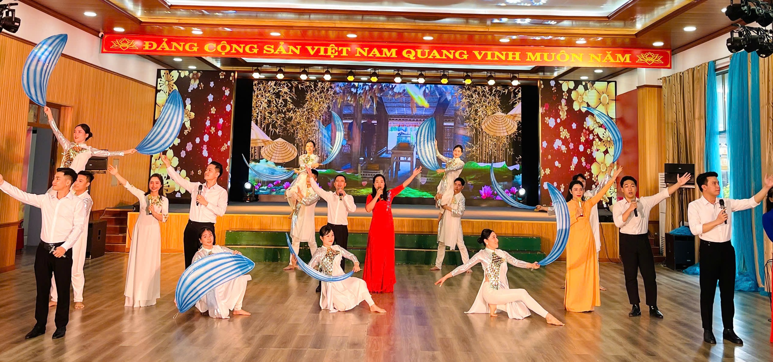 Trung tâm Văn hóa tỉnh Nghệ An báo cáo chương trình tham gia Hội diễn nghệ thuật quần chúng “Câu hò nối những dòng sông” khu vực Bắc Trung Bộ