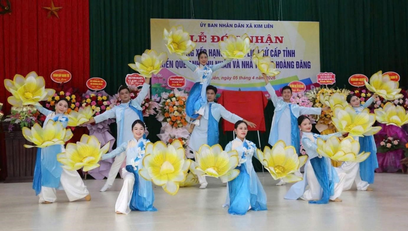 Trang trọng lễ đón bằng xếp hạng di tích lịch sử cấp tỉnh đền Quế Anh phu nhân và nhà thờ họ Hoàng Đăng, xã Kim Liên