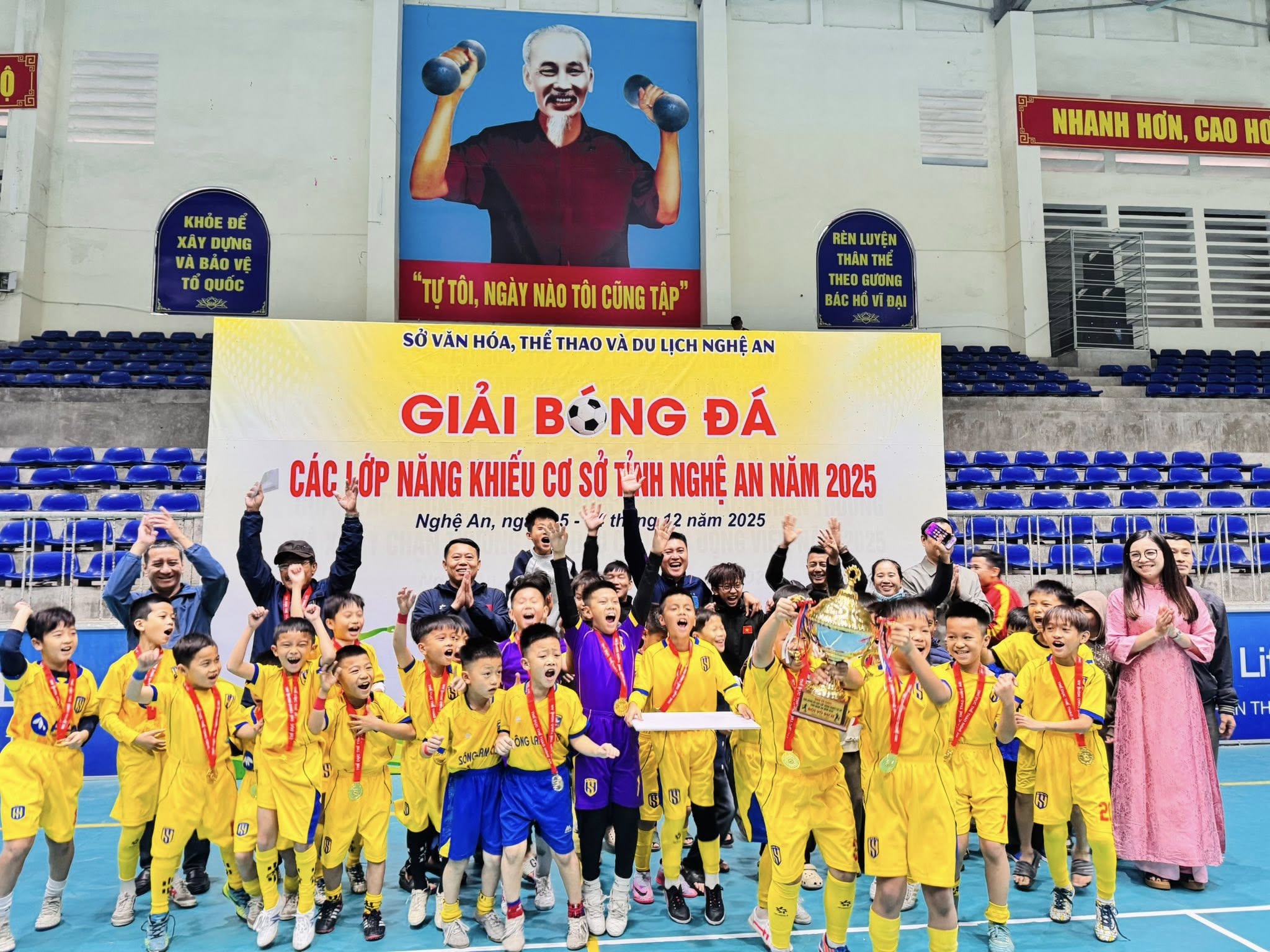 Bế mạc Giải Bóng đá các lớp năng khiếu tỉnh Nghệ An năm 2025