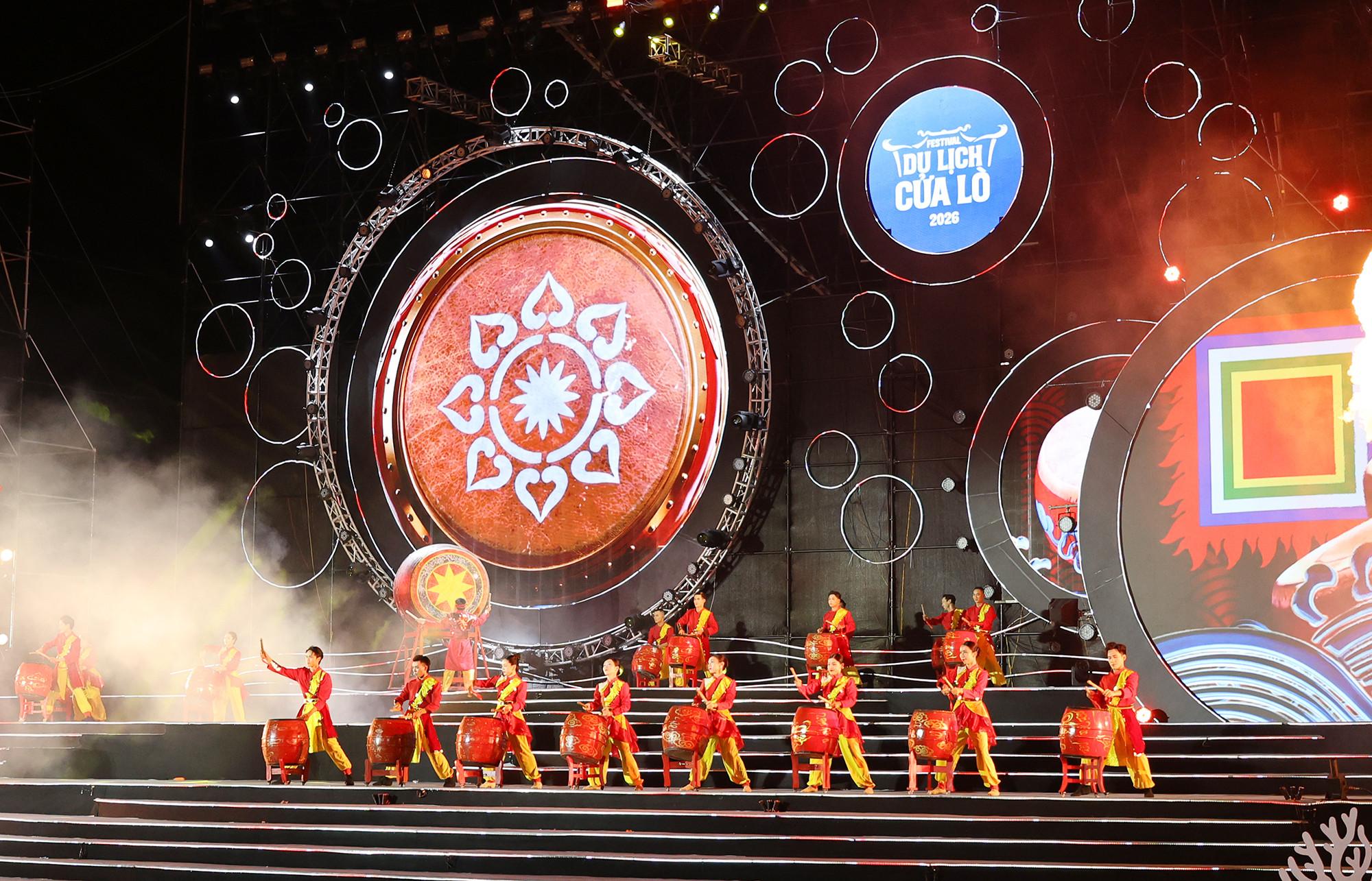 Ấn tượng đêm khai mạc Festival Du lịch Cửa Lò 2026