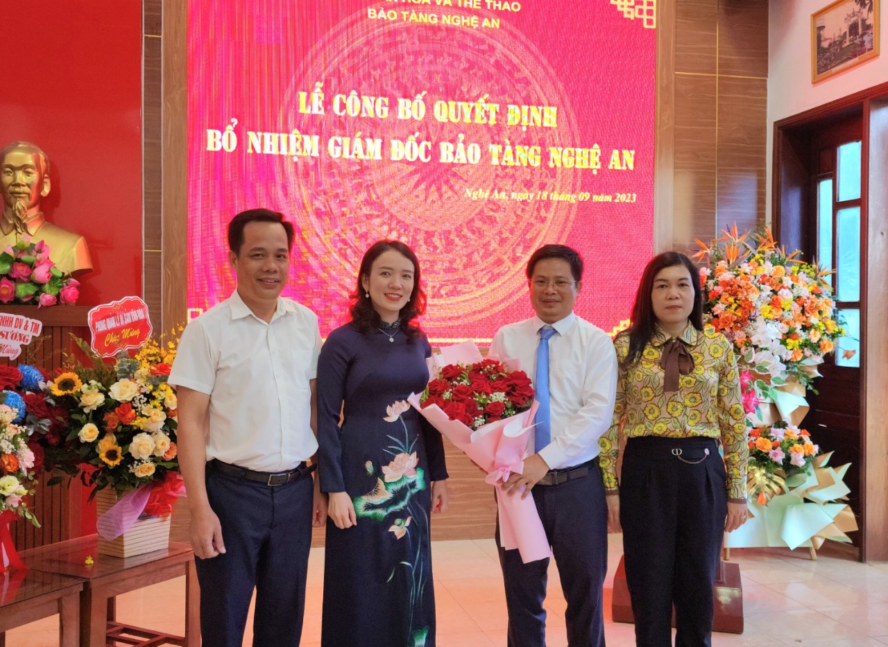 Sở Văn hoá và Thể thao Nghệ An công bố và trao quyết định bổ nhiệm Giám đốc Bảo tàng Nghệ An
