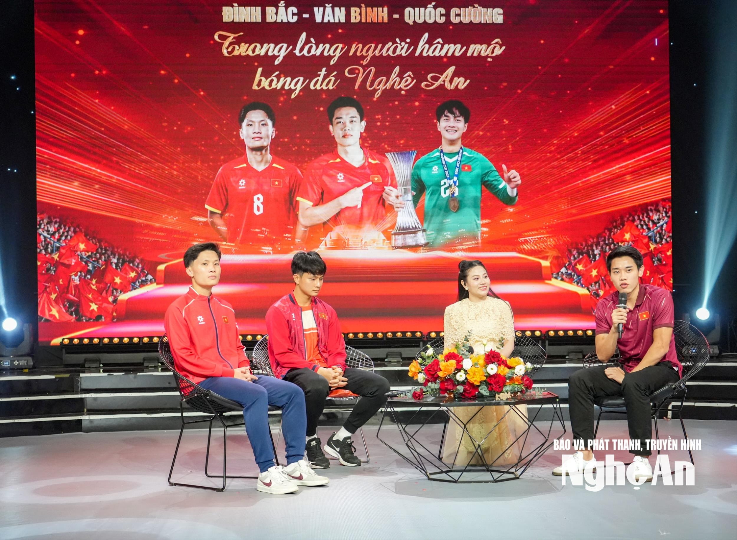 Nghệ An: Giao lưu với ba cầu thủ của đội tuyển U23 Việt Nam vừa tham gia Giải bóng đá U23 châu Á